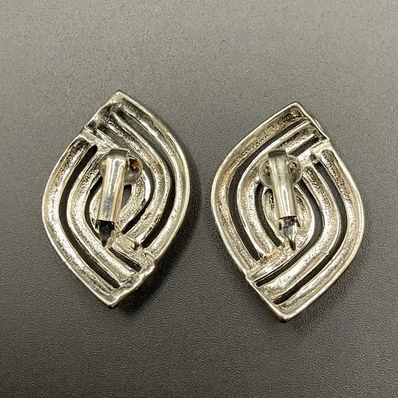 Vintage Silver Tone Clip On Earrings - Picture 2 of 3